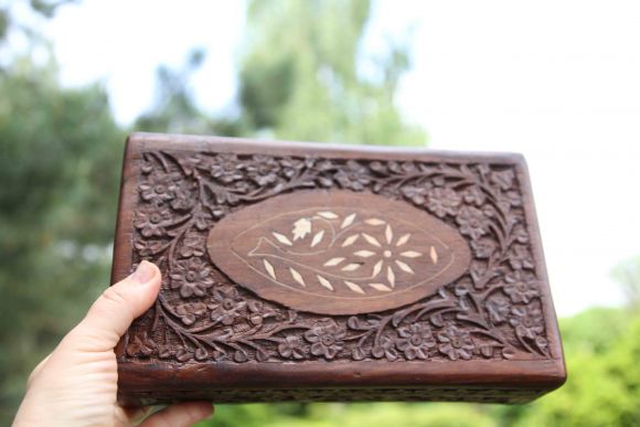 Большая резная деревянная шкатулка