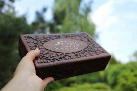 Большая резная деревянная шкатулка