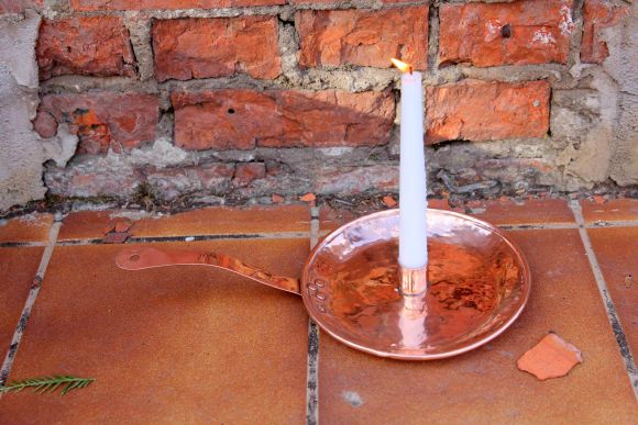 Медный подсвечник из средневековья. Европа