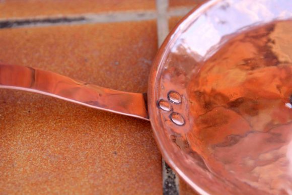 Медный подсвечник из средневековья. Европа