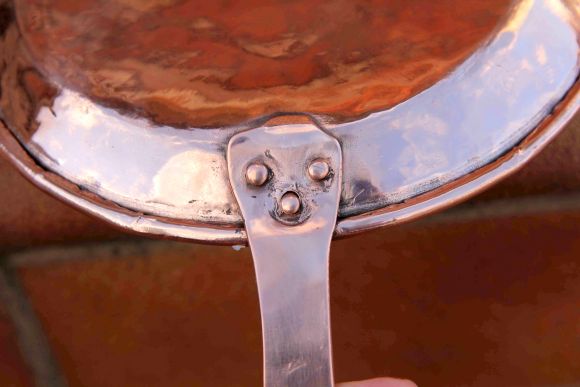 Медный подсвечник из средневековья. Европа