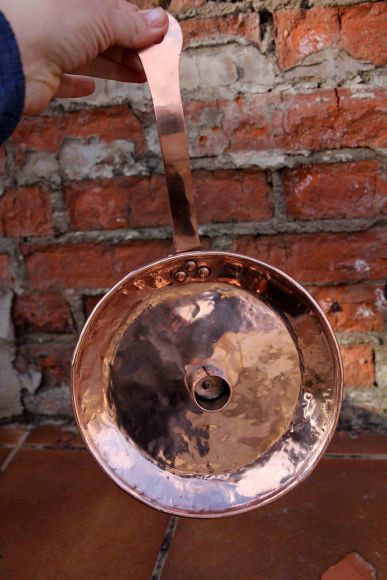 Медный подсвечник из средневековья. Европа