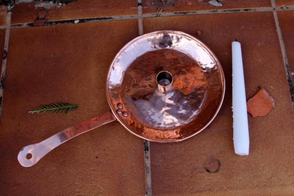 Медный подсвечник из средневековья. Европа