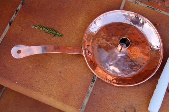 Медный подсвечник из средневековья. Европа