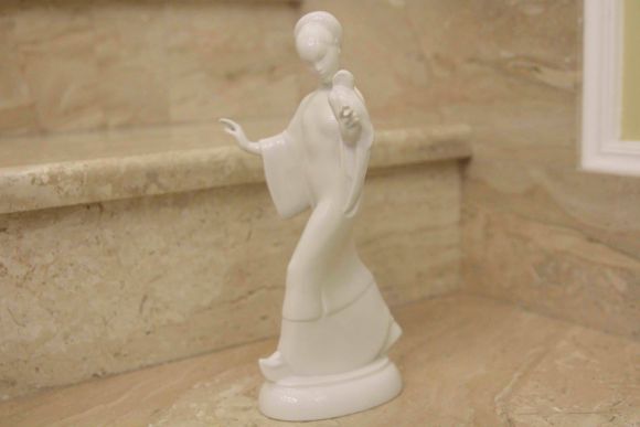 Статуэтка китаянка с попугаем KPM Berlin