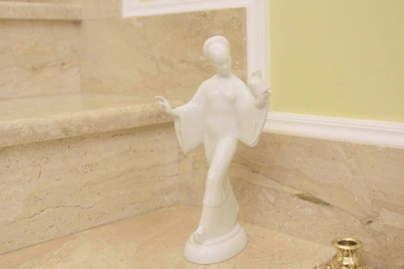 Статуэтка китаянка с попугаем KPM Berlin