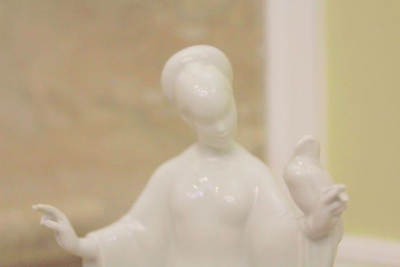 Статуэтка китаянка с попугаем KPM Berlin