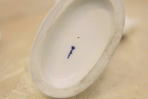 Статуэтка китаянка с попугаем KPM Berlin