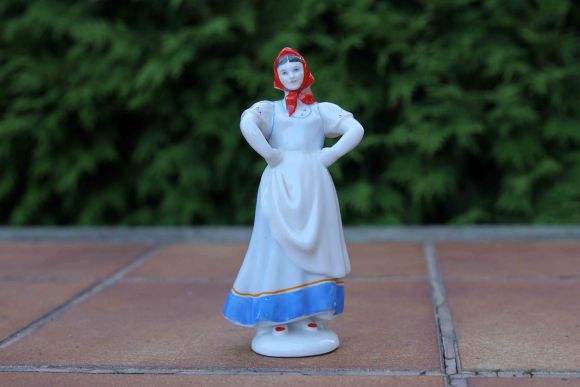 Винтажная фарфоровая статуэтка  "Плясунья" ЛФЗ.