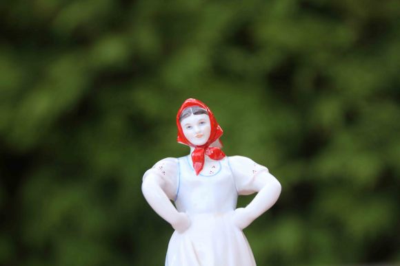 Винтажная фарфоровая статуэтка  "Плясунья" ЛФЗ.