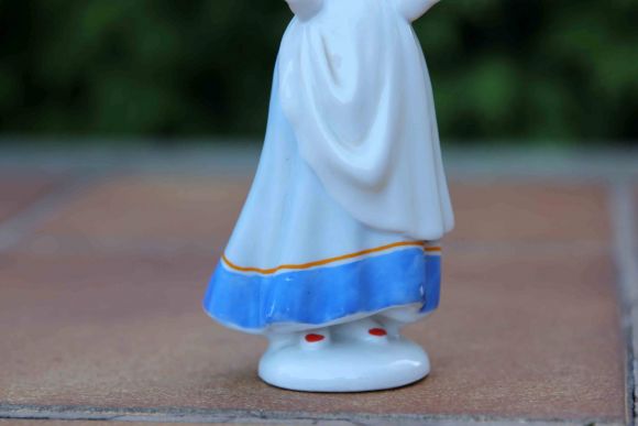 Винтажная фарфоровая статуэтка  "Плясунья" ЛФЗ.