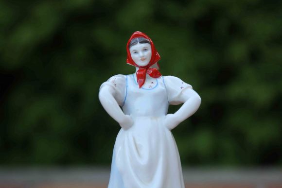 Винтажная фарфоровая статуэтка  "Плясунья" ЛФЗ.