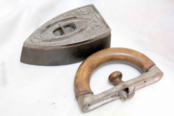 Очень редкий экземпляр утюга три в одном. Европа. начало 20 вв Очень редкий экземпляр утюга три в одном. Европа. начало 20 вв