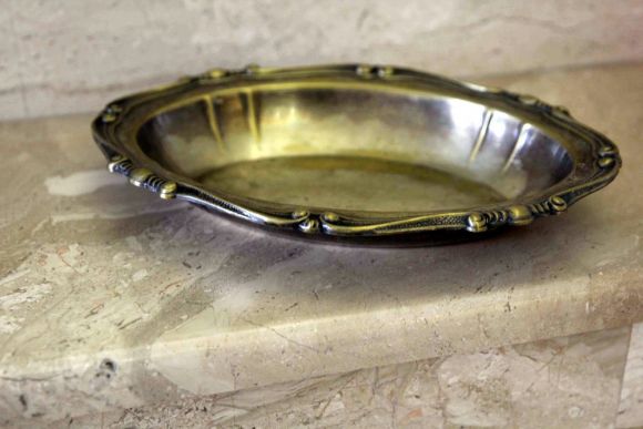 Праздничное винтажное блюдо из латуни с покрытием. Европа.Начало 20 века