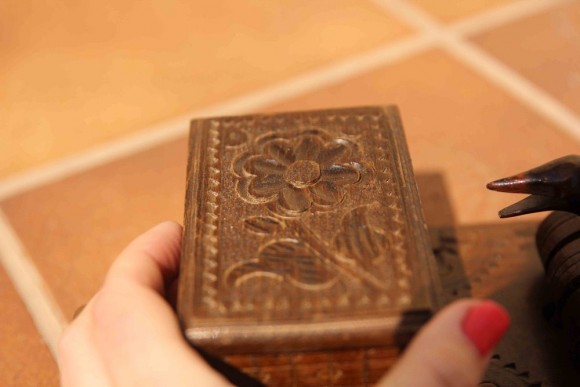 Редкая старинная сигаретница с птичкой. Европа. Начало 20 века