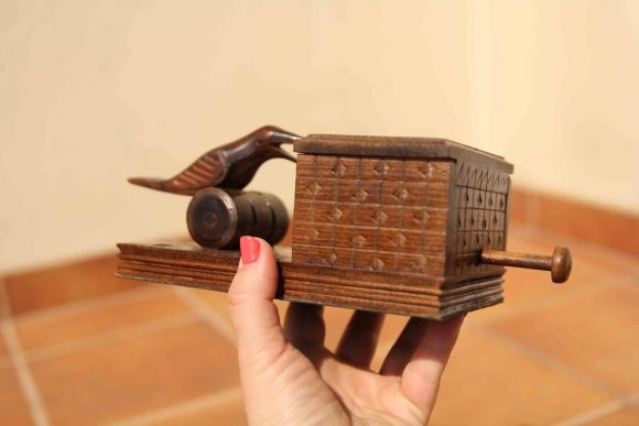 Редкая старинная сигаретница с птичкой. Европа. Начало 20 века