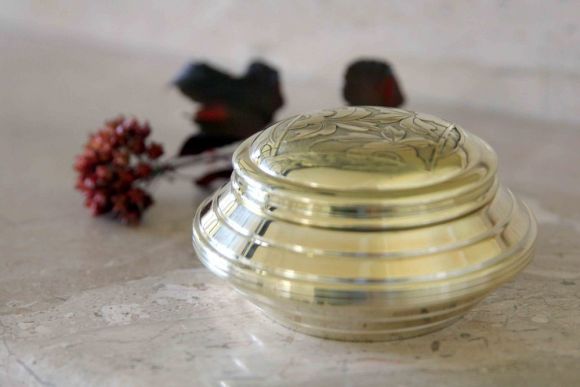 Замечательная латунная круглая шкатулочка в стиле арт деко