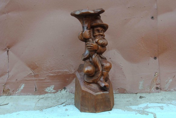 Деревянный подсвечник - лесной житель - ручная работа