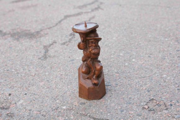 Деревянный подсвечник - лесной житель - ручная работа