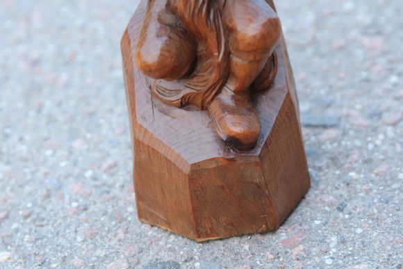 Деревянный подсвечник - лесной житель - ручная работа