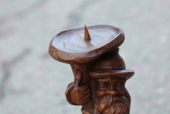 Деревянный подсвечник - лесной житель - ручная работа