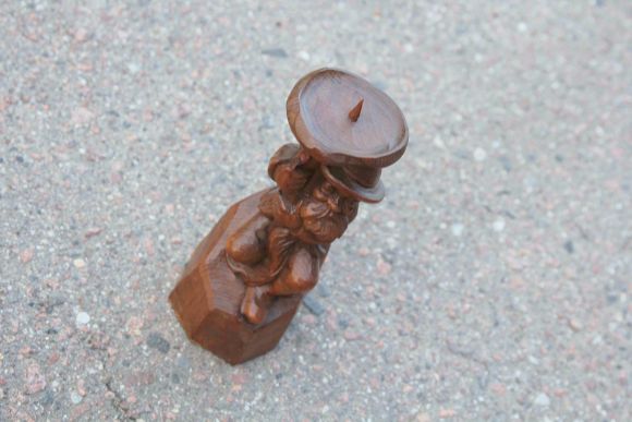 Деревянный подсвечник - лесной житель - ручная работа