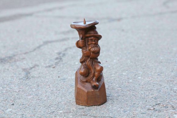 Деревянный подсвечник - лесной житель - ручная работа