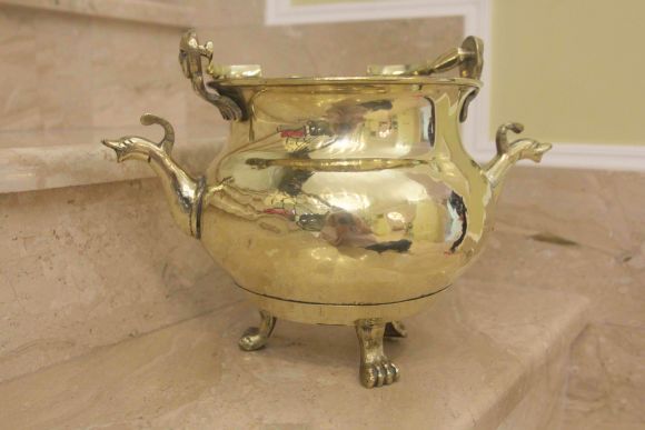 Старинный латунный умывальник-двуносик.