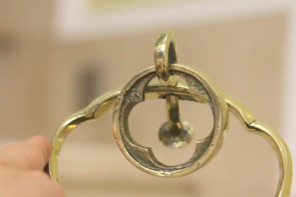 Старинный латунный умывальник-двуносик.