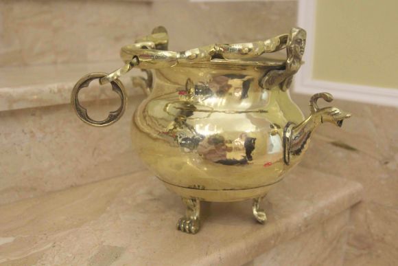Старинный латунный умывальник-двуносик.