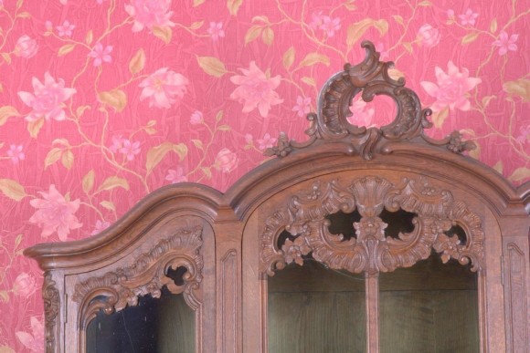 Старинный резной посудный шкаф - буфет. Ручная работа. Европа. Начало 20 века