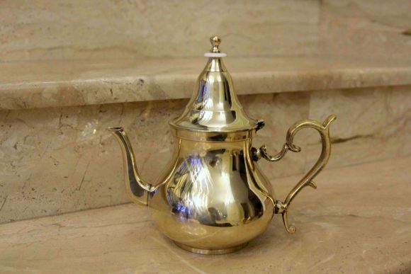 Небольшой, но очень толстостенный заварочный чайник