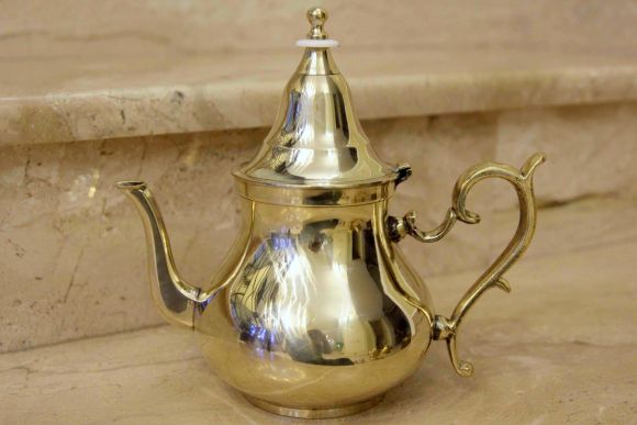 Небольшой, но очень толстостенный заварочный чайник