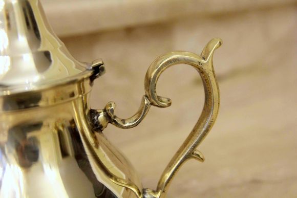 Небольшой, но очень толстостенный заварочный чайник