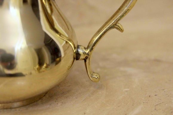 Небольшой, но очень толстостенный заварочный чайник