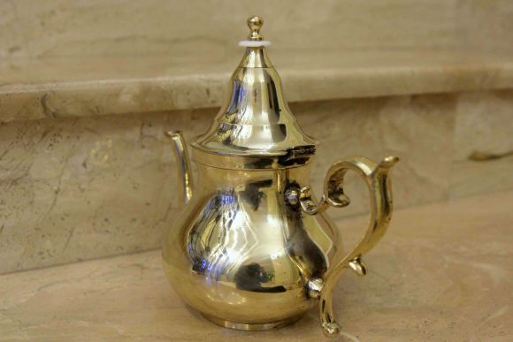Небольшой, но очень толстостенный заварочный чайник
