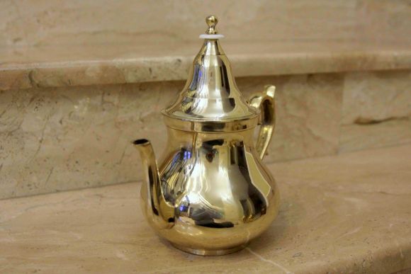 Небольшой, но очень толстостенный заварочный чайник