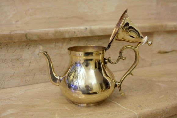 Небольшой, но очень толстостенный заварочный чайник