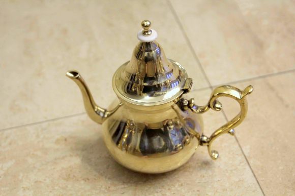 Небольшой, но очень толстостенный заварочный чайник