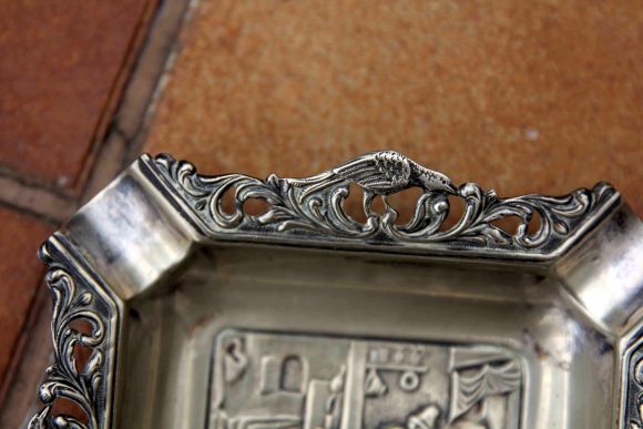 Качественная европейская пепельница в традиционном стиле