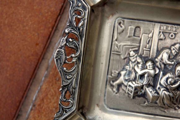 Качественная европейская пепельница в традиционном стиле