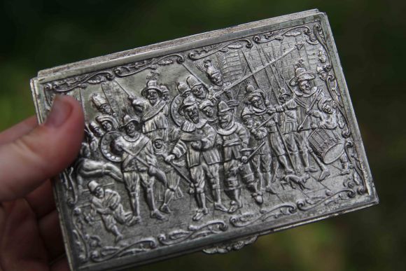 Голландская шкатулка военно-праздничной тематики