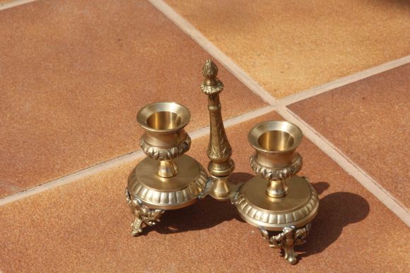 Отличный подсвечник на 2 свечи