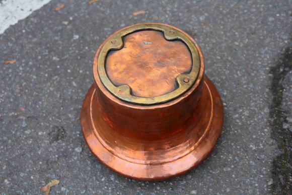 Старинное тяжелое медное кашпо ручной работы