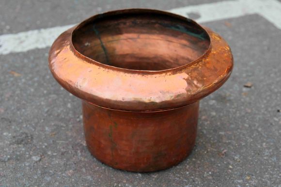 Старинное тяжелое медное кашпо ручной работы