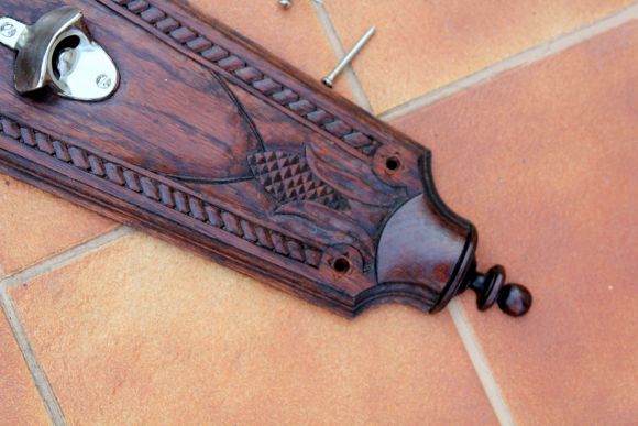 Старинный штопор на резной подставке