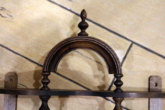 Старинная навесная легкая полка из дуба