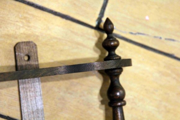 Старинная навесная легкая полка из дуба