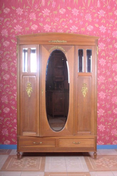 Платяной шкаф с овальным зеркалом. Дуб. стиль Людовика IV