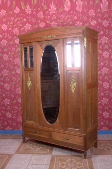 Платяной шкаф с овальным зеркалом. Дуб. стиль Людовика IV